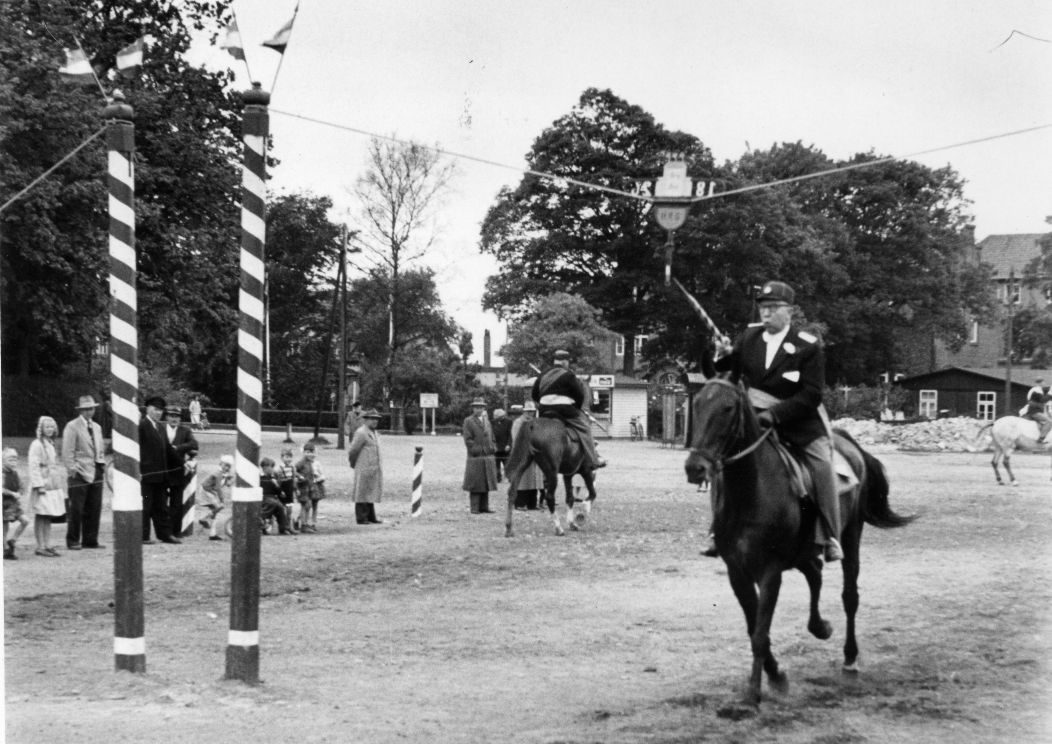 4l Dies war der entacheidende Ritt mit dem ich mir die Würde erstritt er machte mich und meine Frau zum Königspaar und eröffnete unser Regierungsjahr