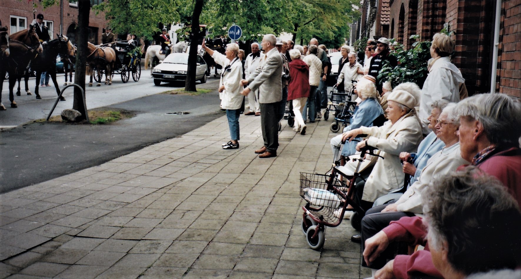 Erster Empfang vor dem Kloster 2004 1a