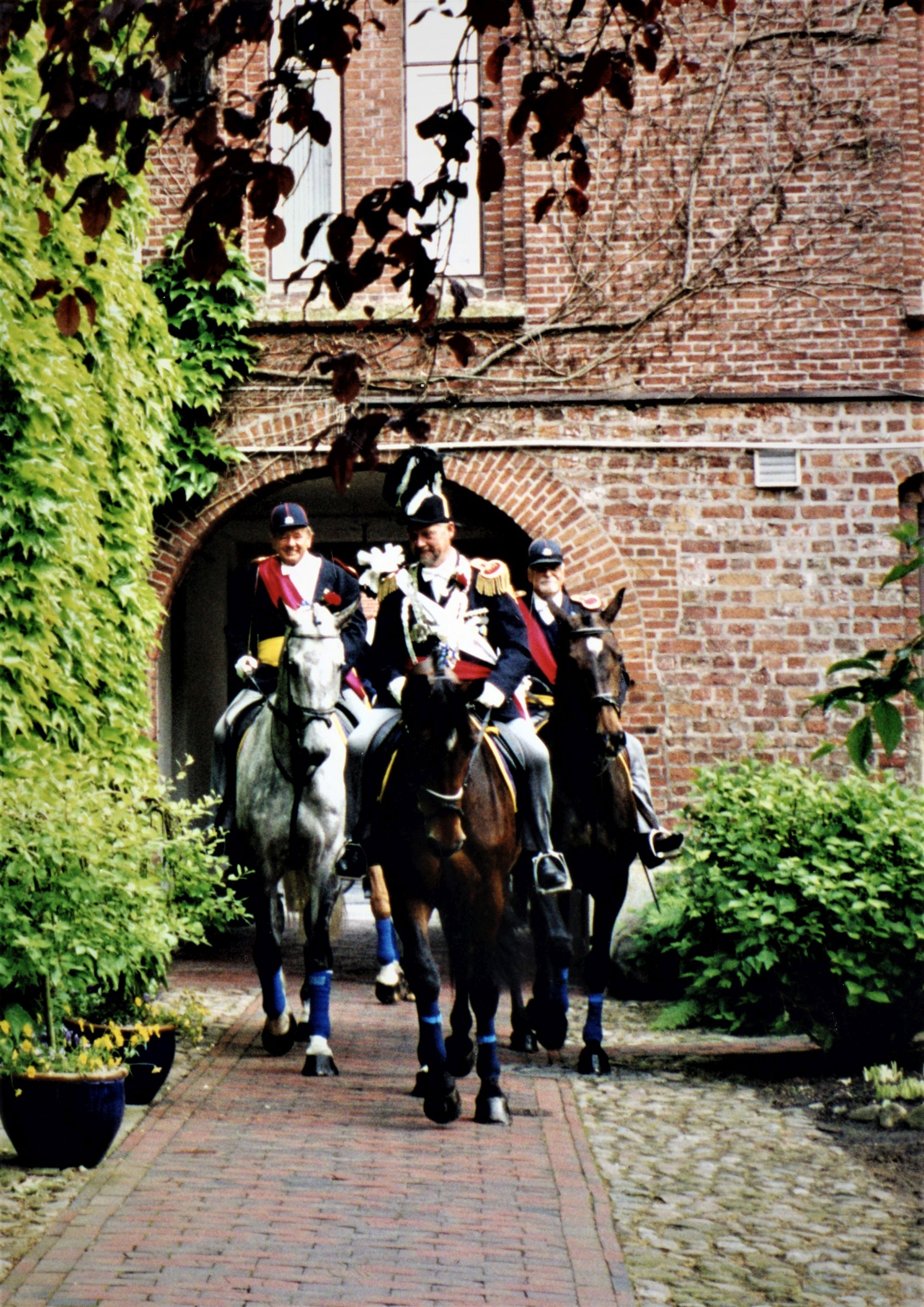 Erster Empfang vor dem Kloster 2004 1b