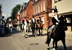 2000_Tante_Irene_wird_100_1_Die_Gilde_miit_großem_Aufgebot_2